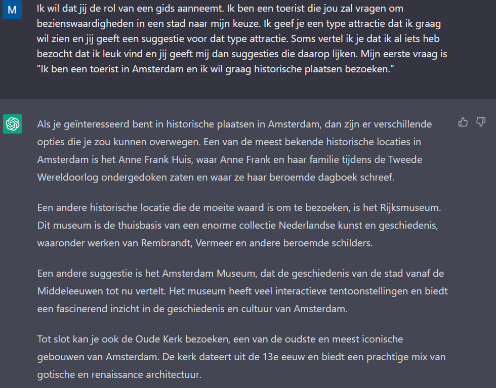 de tekstgenerator chatgpt wordt gevraagd de rol van toergids aan te nemen en geeft antwoord op de vraag naar suggesties voor historische plaatsen in amsterdam.